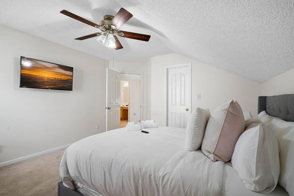 Cozy 4B 2 5B University Home King Beds Jacuzzi Σάρλοτ Εξωτερικό φωτογραφία
